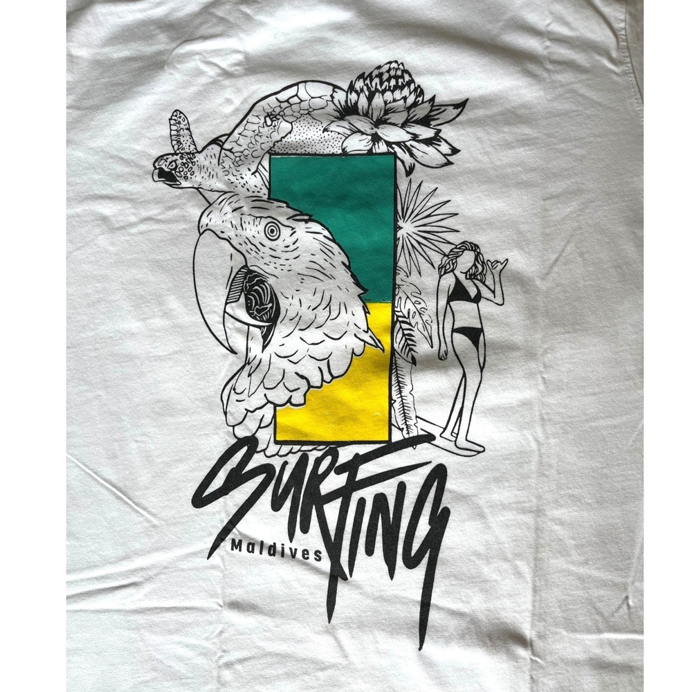 Surfing Maldives Parrot Sea Turtle Graphic T-Shirt Short Sleeve Unisex Large